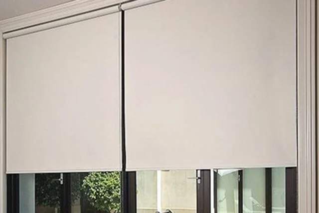 ROLLERS SCREEN / BLACKOUT